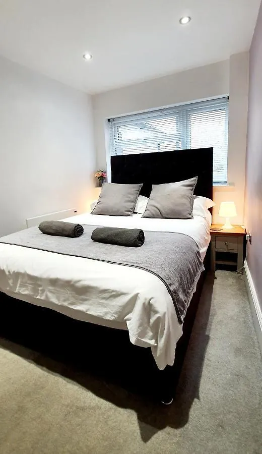 Superb 2 Beds 2 Baths New Apartment W/ Garden+Patio Bournemouth 0*,
