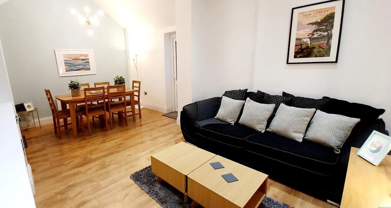 Superb 2 Beds 2 Baths New Apartment W/ Garden+Patio Bournemouth