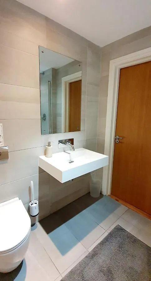 Superb 2 Beds 2 Baths New Apartment W/ Garden+Patio Bournemouth 0*,