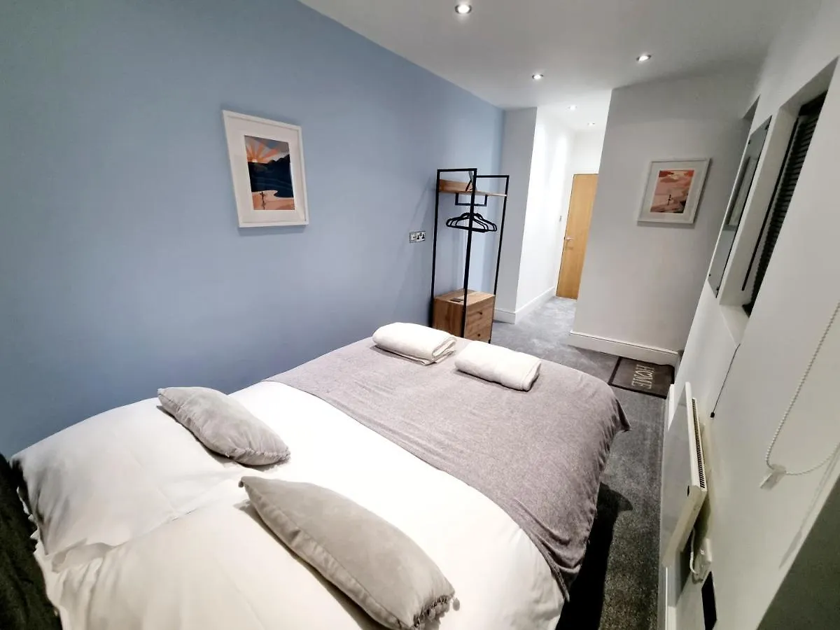 Superb 2 Beds 2 Baths New Apartment W/ Garden+Patio Bournemouth