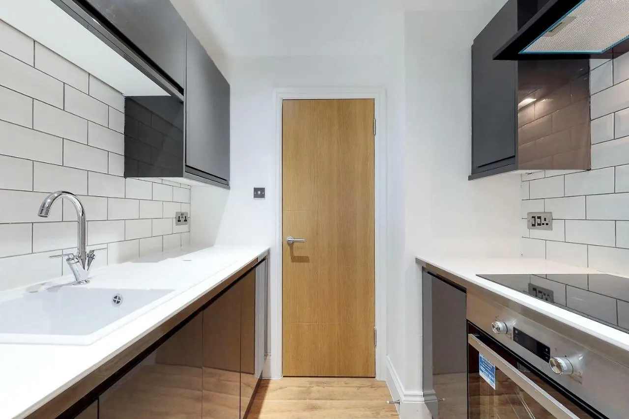Superb 2 Beds 2 Baths New Apartment W/ Garden+Patio Bournemouth