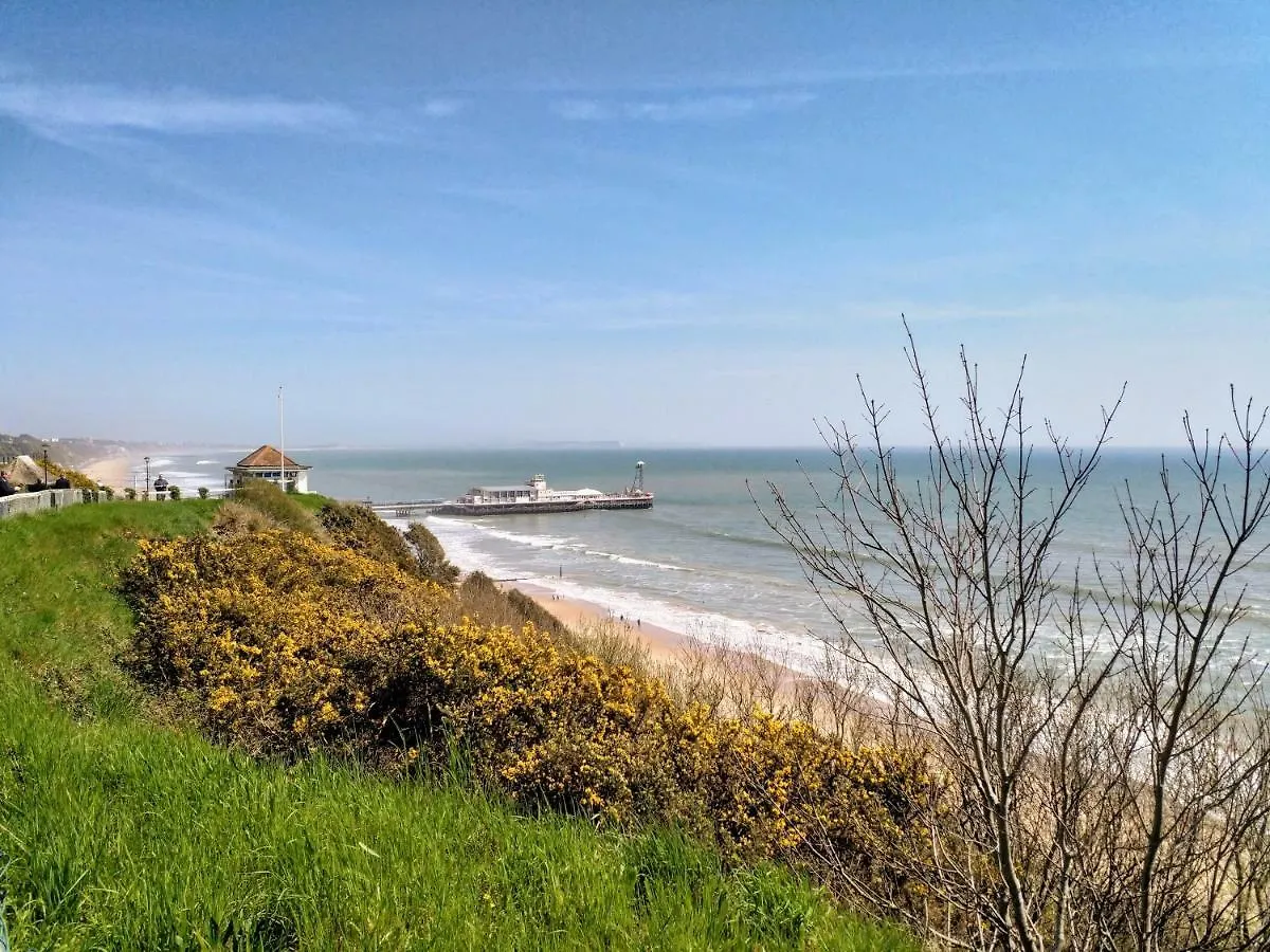 Superb 2 Beds 2 Baths New Apartment W/ Garden+Patio Bournemouth